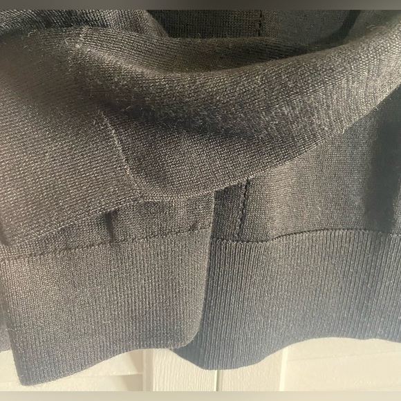 Ann Taylor Loft Black V-neck Sweater, Sz M, Acrylic/Wool/Polyester, Ribbed Trim - Picture 5 of 7